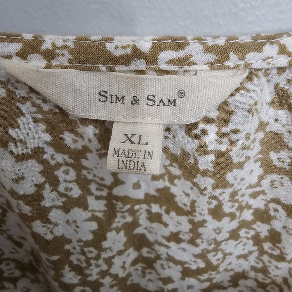 Sim & Sam Floral Smocked Women's Top - Picture 4 of 5
